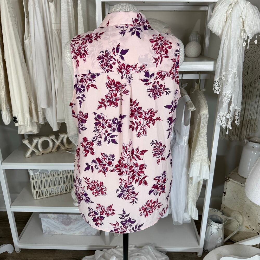 Express Pink Floral Sleeveless Zip-Front Blouse - Picture 4 of 10